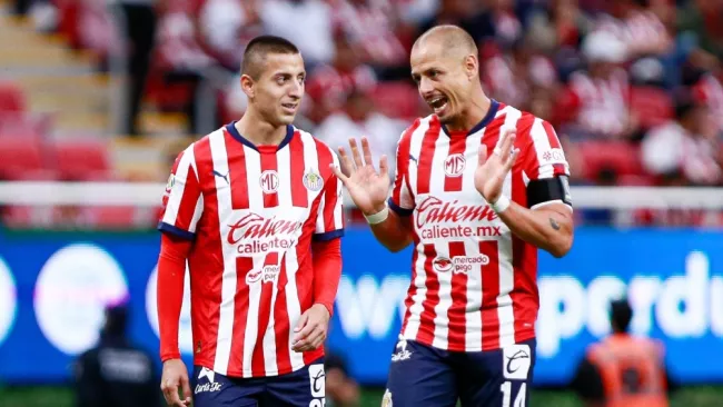 ‘Piojo’ Alvarado falsifica autógrafo de ‘Chicharito’ Hernández