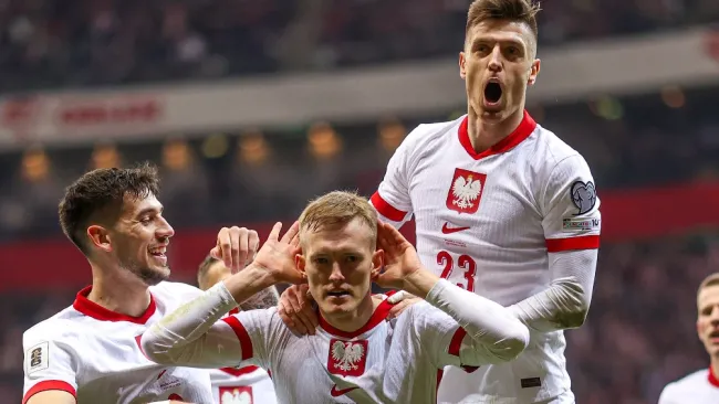 Polonia con Mateusz Bogusz de titular
