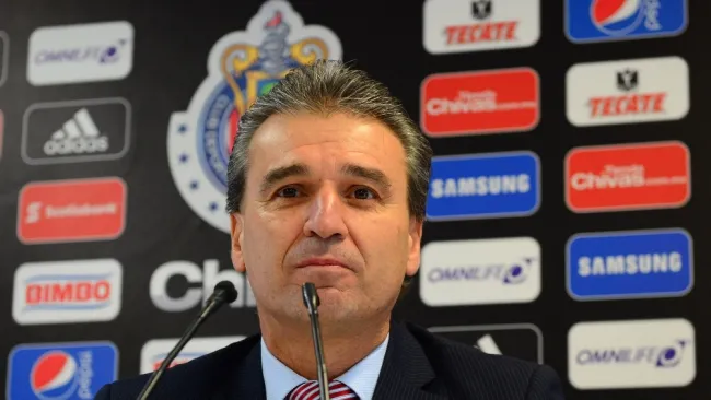 Néstor De La Torre: "Antes, estar en Chivas era honor, ahora cualquiera se quiere ir"