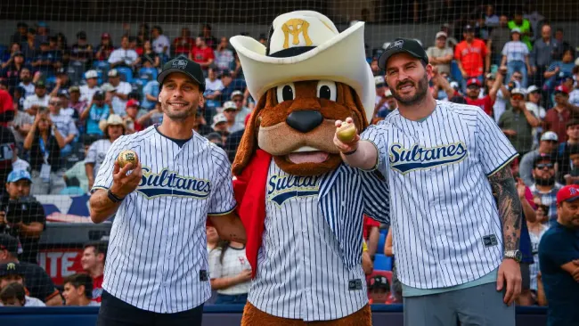 Sergio Canales y André-Pierre Gignac lanzaron la primera bola en el Sultanes vs Red Sox