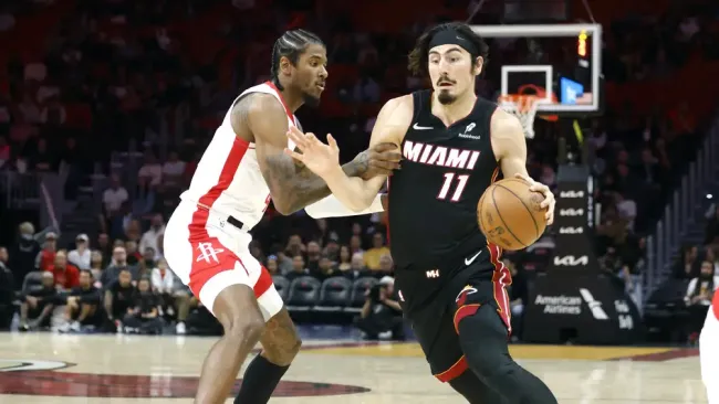 Jaime Jáquez regaló tenis a la Selección Mexicana de Basquetbol Femenil