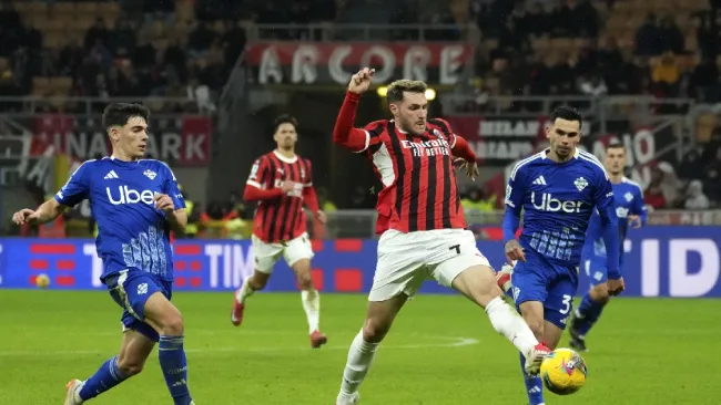 ¡Reacciones desde Italia! Penal errado de Santiago Giménez generó opiniones divididas en la prensa