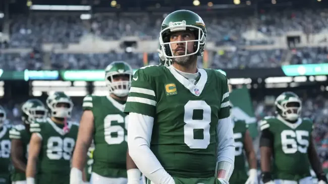 Vikings no cierran la puerta a contratar a Aaron Rodgers previo al inicio de temporada