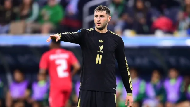 ¿Cuántos penales ha fallado Santiago Giménez en toda su carrera?