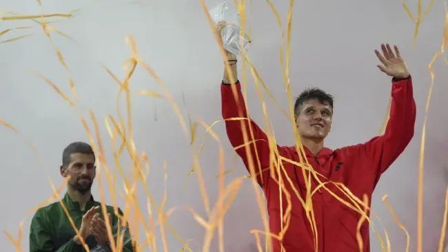 Jakub Mensik gana el Abierto de Miami e impide el título 100 de Novak Djokovic