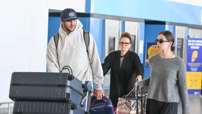 Josh Allen visita la Ciudad de México para la nueva película de Hailee Steinfeld