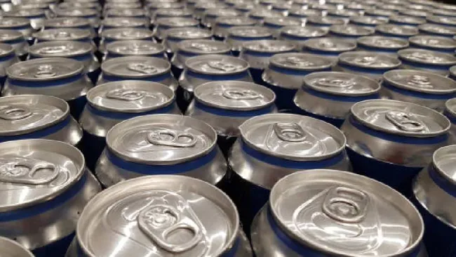 Estados Unidos aplicará nuevo arancel del 25% a latas de aluminio para envasar cerveza