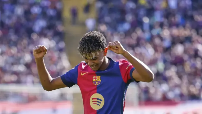 Lamile Yamal durante un juego del Barcelona