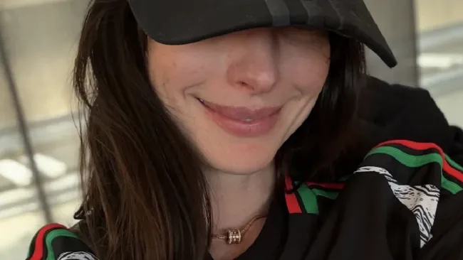 Anne Hathaway festejó el regreso de Bukayo Saka con publicación en redes sociales