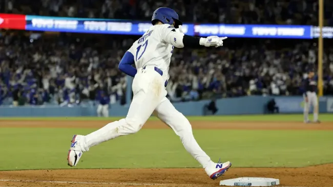 Jonrón de Ohtani completa la remontada de Dodgers sobre Braves para registrar inicio de 8-0