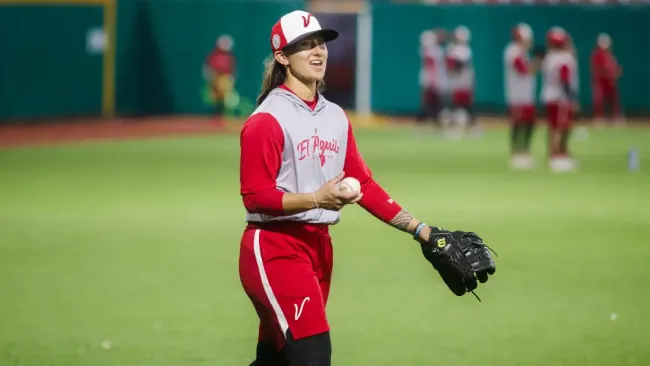 Kelsie Whitmore, lanzadora estadounidense, quiere ser la primera mujer en jugar en la LMB
