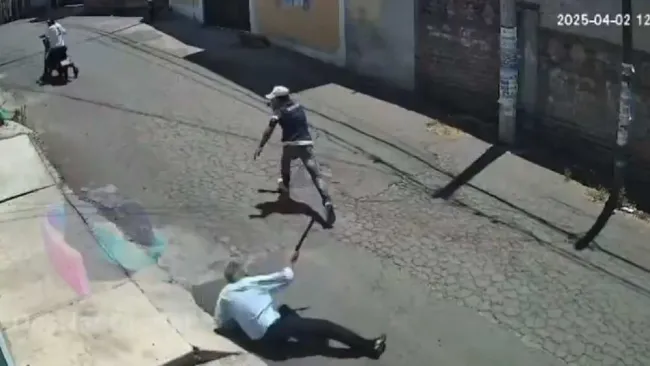 VIDEO: ¡Surge otro abuelito vengador! Usó machete para defenderse de asalto en Tulyehualco