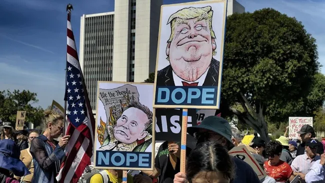 Más de mil organizaciones salieron este sábado a protestar.