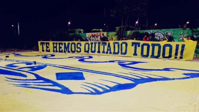 Afición de América ‘revienta’ a Cruz Azul con duro mensaje: “Te hemos quitado todo”