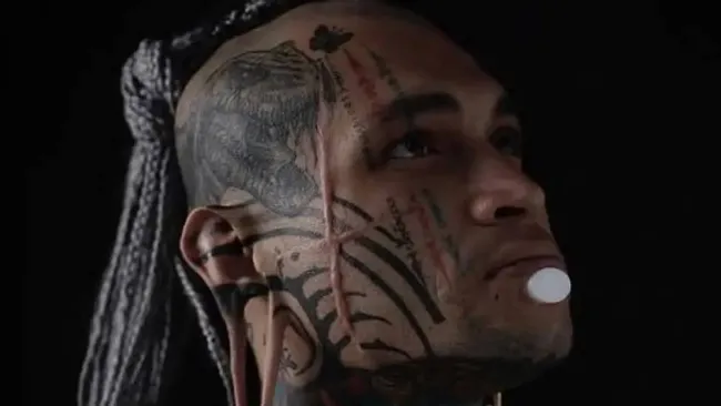 Muere Gattoo Moreno, famoso tatuador mexicano, a los 26 años