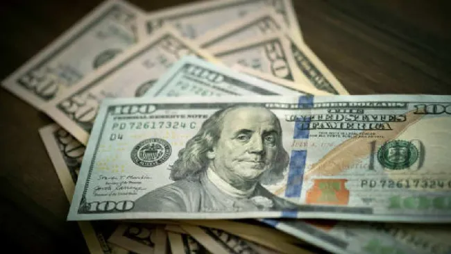 Precio del dólar hoy 8 de abril: El peso mexicano le descuenta centavos al billete verde 