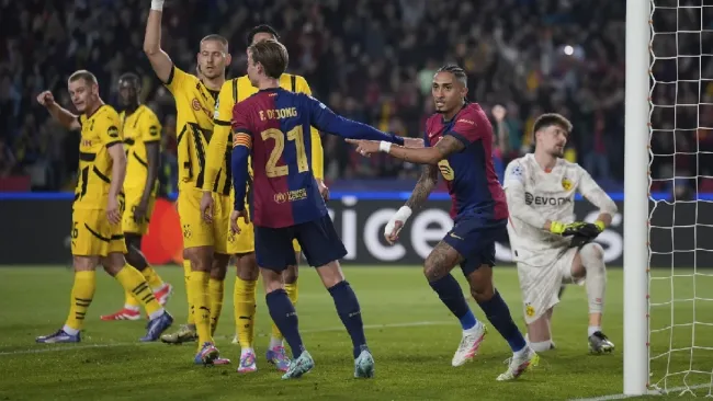 Raphinha empata récord de Lionel Messi y sueña con hacer historia en Champions