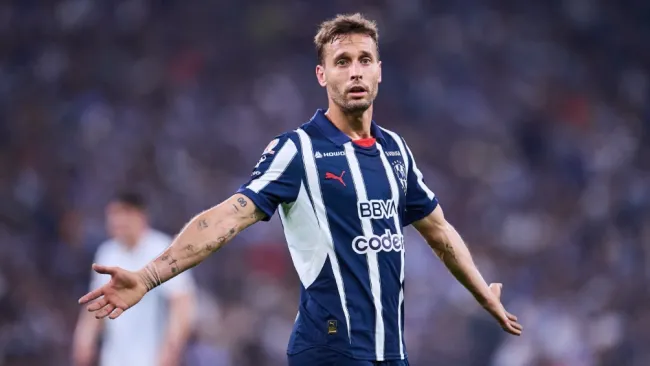 ¡Mal y de malas! Rayados anuncia lesión de Sergio Canales