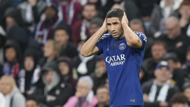 Protocolo se confunde de himno 