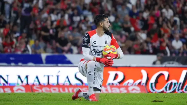 Camilo Vargas apunta a someterse a cirugía; fuera de cinco a seis semanas