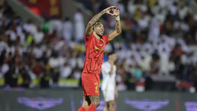 Quiñones se luce ante Cristiano Ronaldo y Al-Qadisiya vence a Al-Nassr con gol agónico