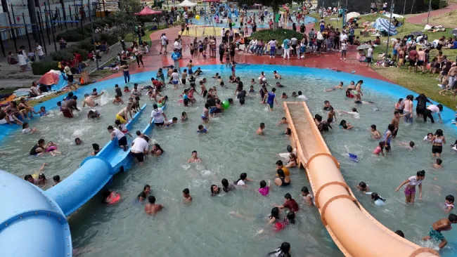 Además de nadar, hay más actividades recreativas que hacer en cada espacio.