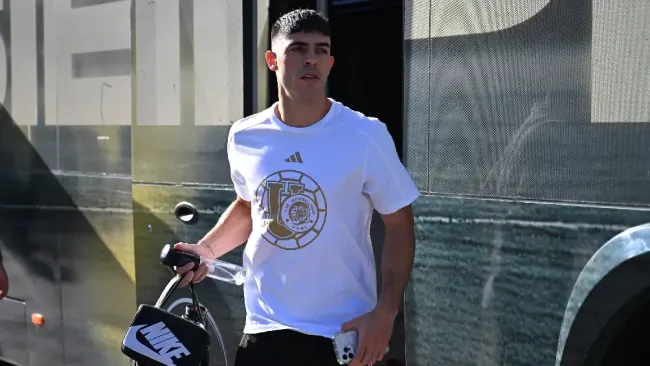 Brunetta disfruta de ver futbol acompañado de un mate