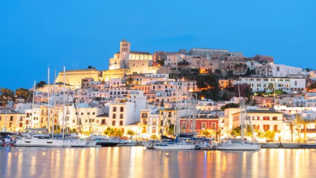 ¡Así puedes vivir en Ibiza GRATIS! Requisitos para trabajar cuidando casas