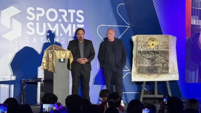 Hugo Sánchez devela escultura