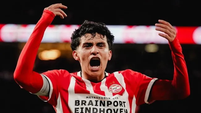 Chivas lanzó oferta a Richard Ledezma del PSV de cara al Apertura 2025