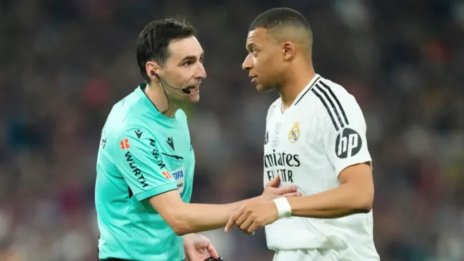 Real Madrid TV apuntó de nuevo contra árbitro tras Final de Copa del Rey