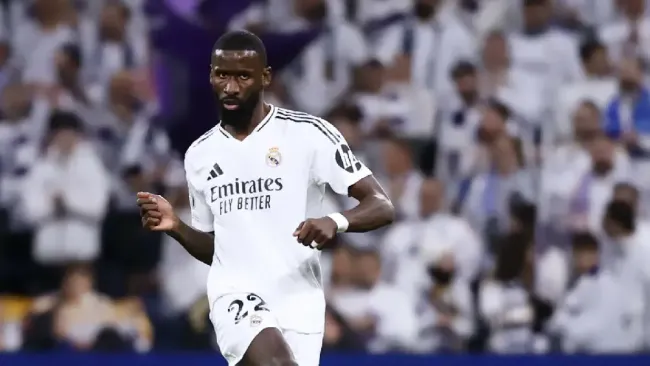 El alemán lanzó objetos en contra del árbitro luego de la derrota merengue