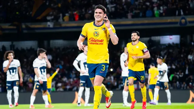 Israel Reyes en partido contra Pumas