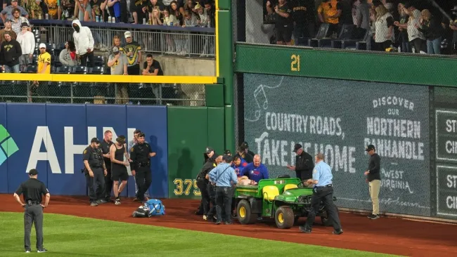 En estado crítico, hombre que cayó desde el muro Clemente en PNC Park durante juego de Piratas