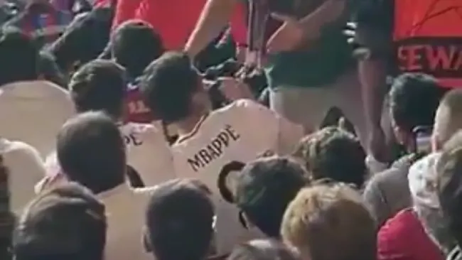 ¡Infiltrados! Aficionados del Real Madrid fueron captados en el encuentro de Champions del Barcelona