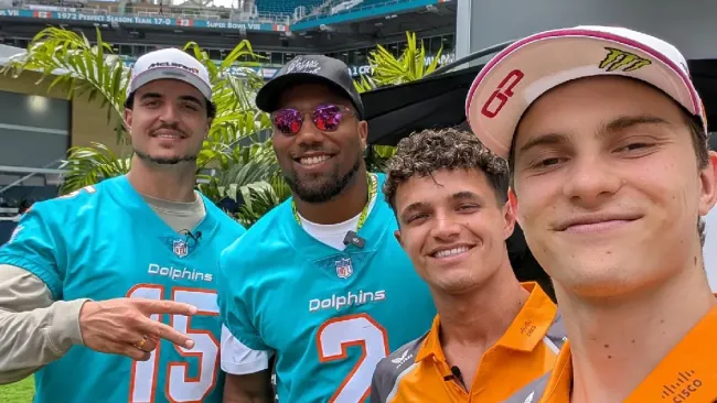 ¡Invitados de lujo! Oscar Piastri y Lando Norris convivieron con dos linebackers de Miami Dolphins