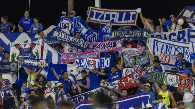 Sangre Azul, afición de Cruz Azul, daña infraestructura del Estadio CU previo al duelo vs Tigres