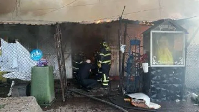VIDEO: Incendio consume puestos y viviendas cerca del Metro Lindavista en CDMX