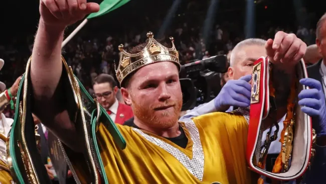 ‘Canelo’ Álvarez sorprende con ‘extraño’ festejo luego de victoria en Arabia Saudita 