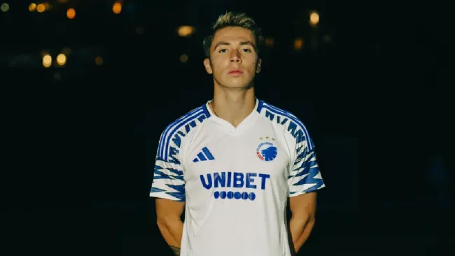 “Free Huescas”: Afición del Copenhague apoya al mexicano después de conocer su condena