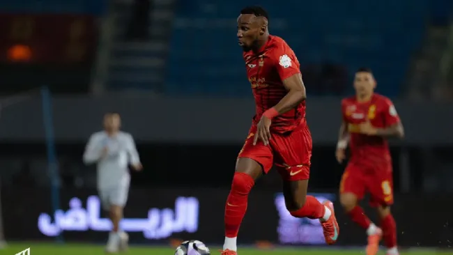 ¡Al acecho de CR7! Julián Quiñones pelea por el título de goleo en la Liga Saudí