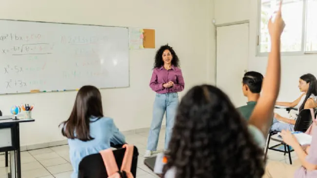 ¿Megapuente por el Día del Maestro el 15 de mayo? Esto sabemos