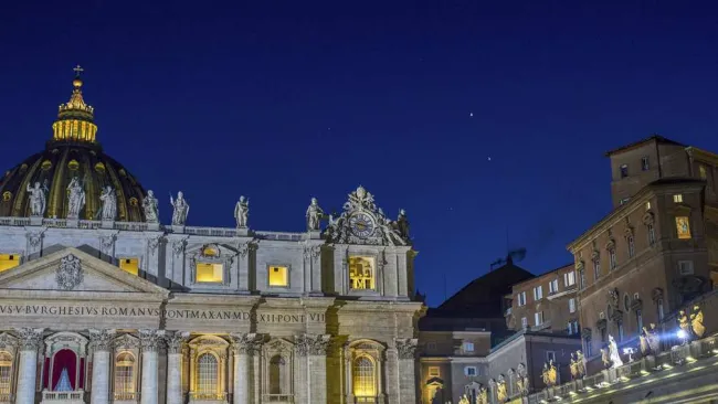 Humo negro en el Vaticano: no hay papa tras primera votación del Cónclave