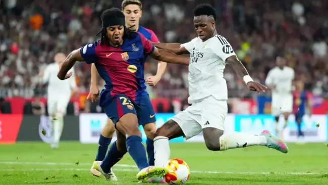 Real Madrid y Barcelona definen el título de la Liga ¿Cuántas veces se han enfrentado en un entorno similar?