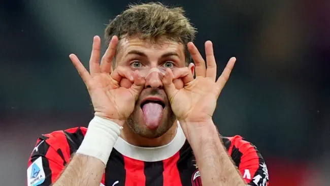 Santiago Giménez anota dos goles en remontada de Milan contra Bologna