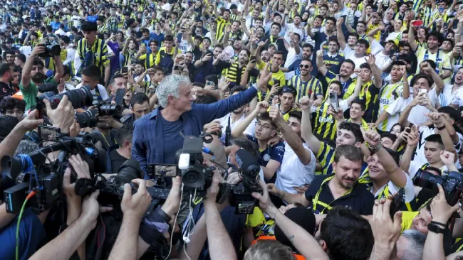 José Mourinho y su peculiar manera de elegir sus alineaciones: “Lanzo monedas al aire”