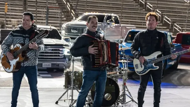 Los Alegres del Barranco sí podrán cantar narcocorridos; ganan demanda a Michoacán