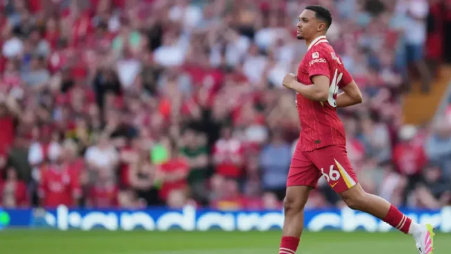 Jamie Carragher considera que Alexander-Arnold no debería recibir despedida especial de Liverpool