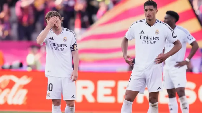 ¡Vergüenza! Aficionados de Real Madrid revientan al equipo tras derrota en el Clásico