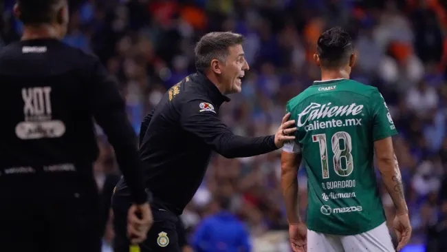Eduardo Berizzo 'invita' a Anfrés Guardado a integrarse al cuerpo técnico